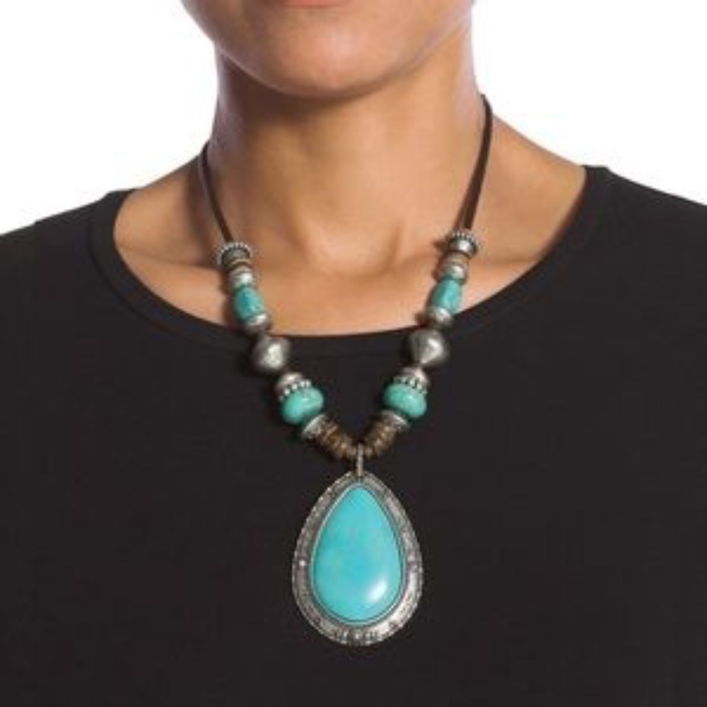 Chico’s Savana Faux Turquoise Pendant Short Necklace